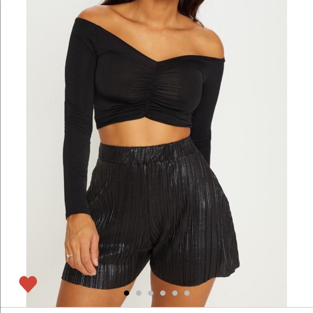 NEVER WORN. Metallic Pleated Short.